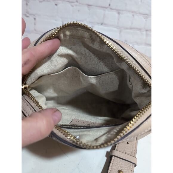 India Hicks Shift and Switch Beige Crossbody Bag Pebbled Leather Gold Hardware - Picture 13 of 16